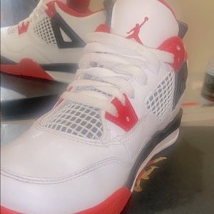 i am selling these kids shoes